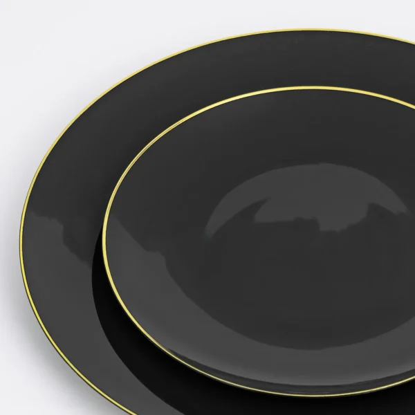 plastic party plates