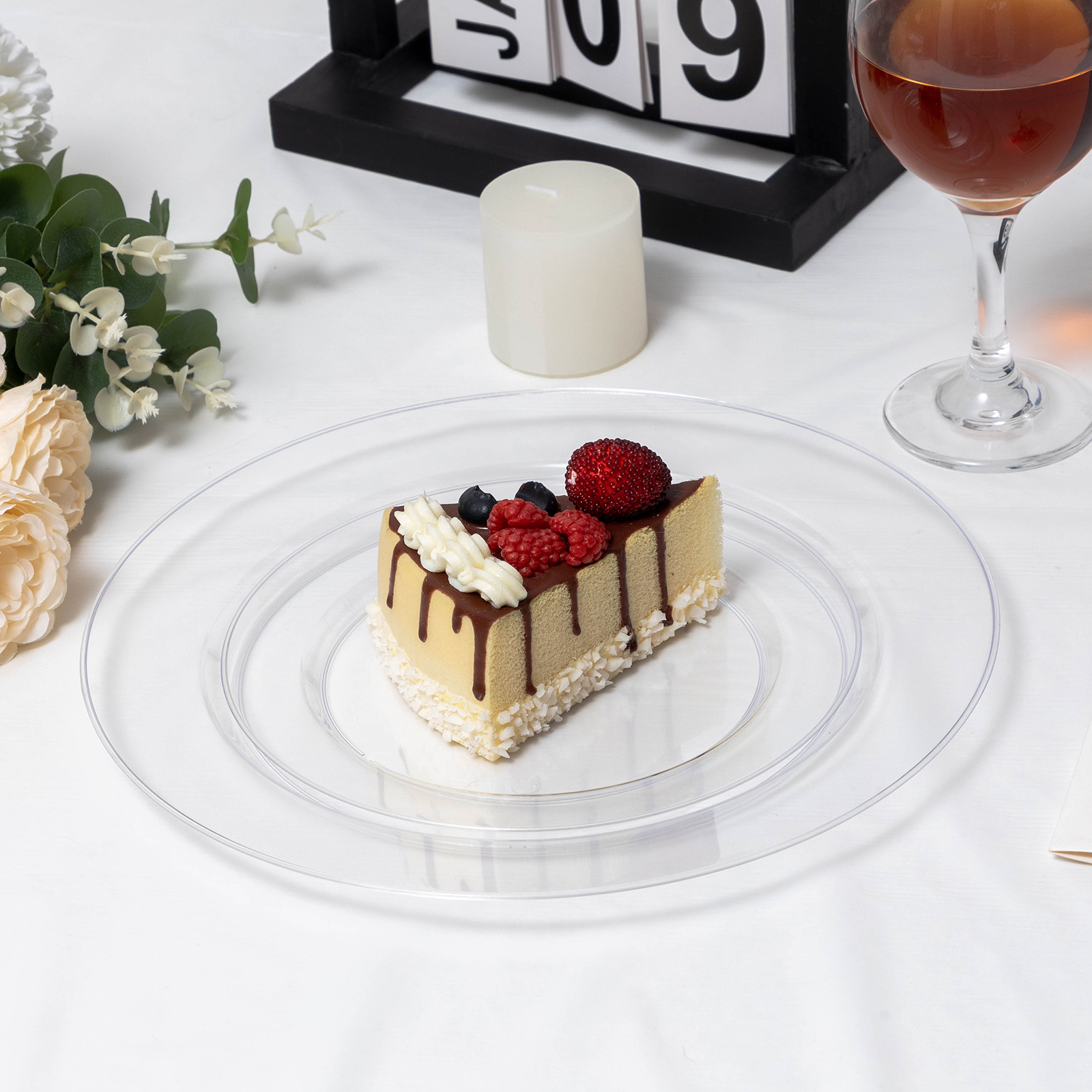 clear plastic dessert plates