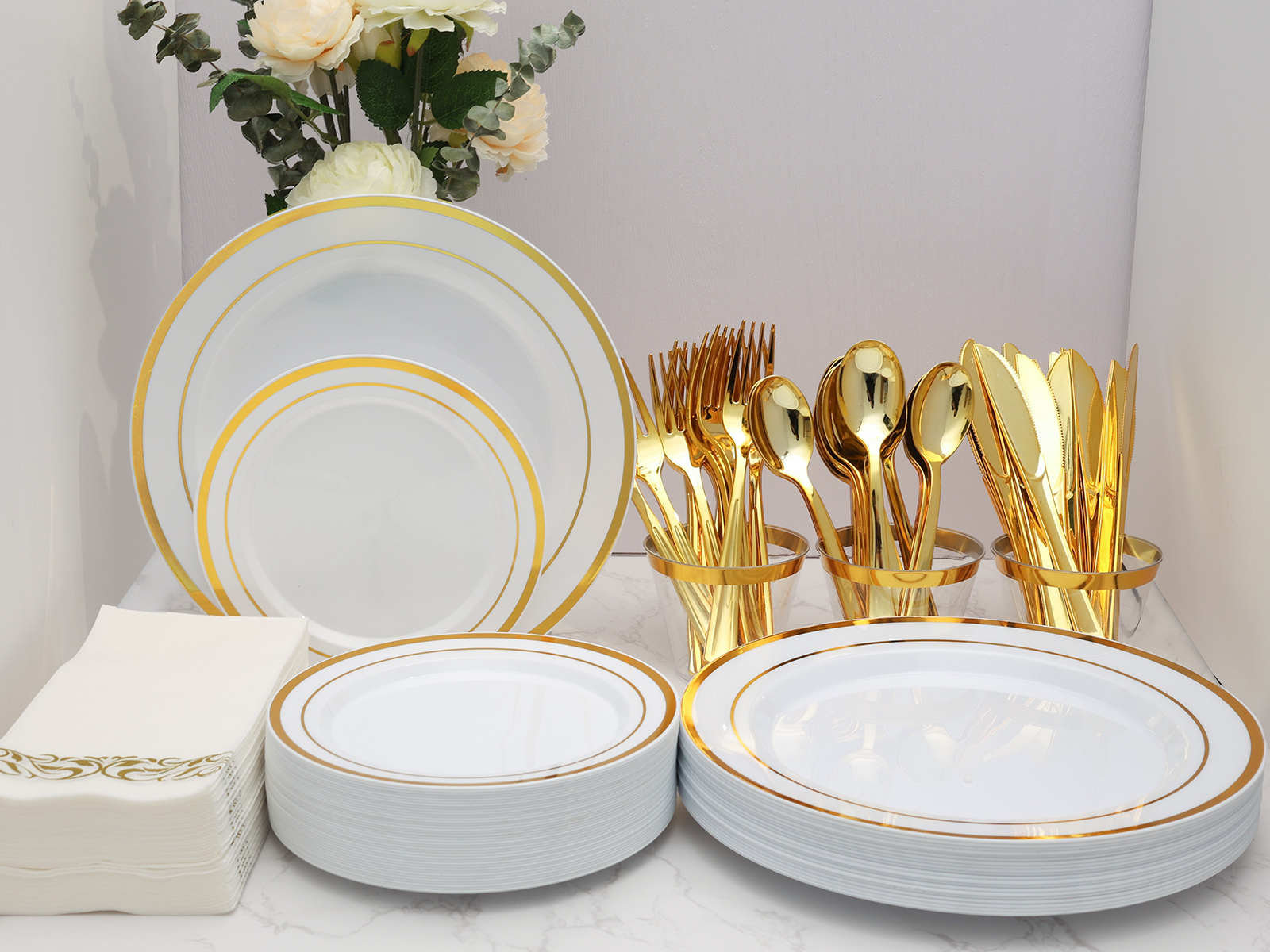 A complete set of convenient plastic tableware
