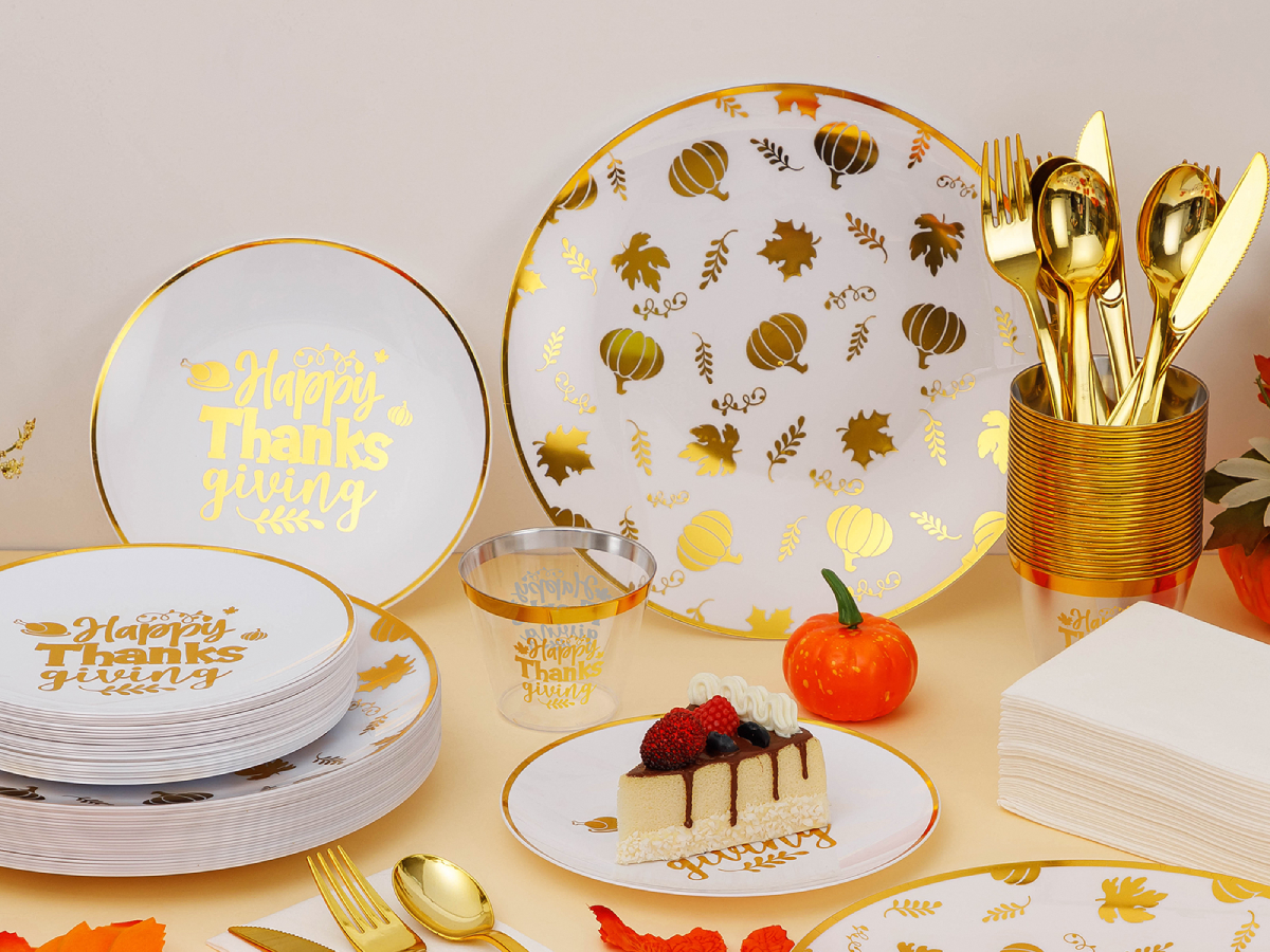 Thanksgiving themed plastic plates