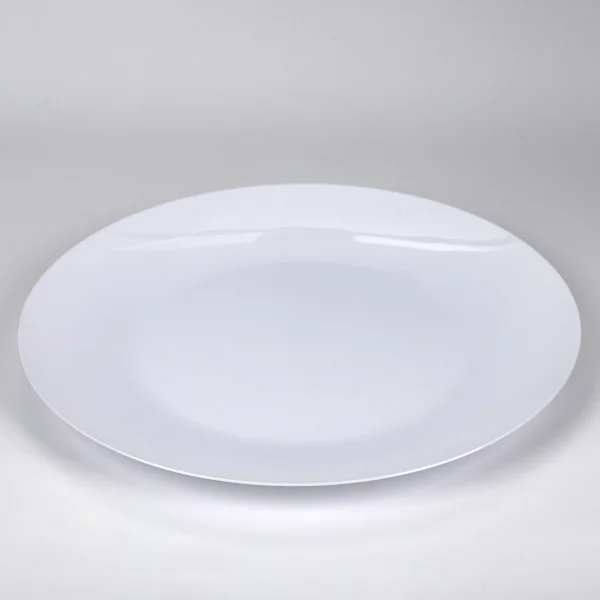 white plastic disposable plates